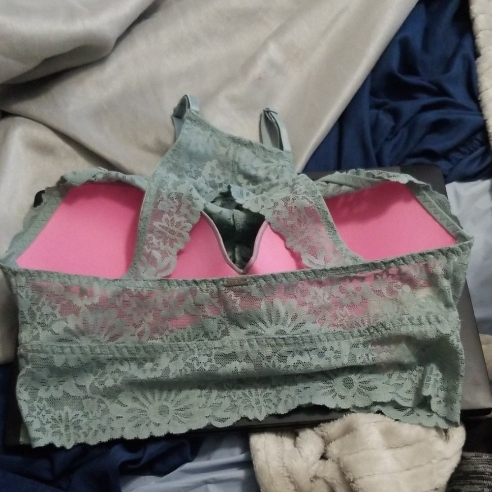 Victoria's secret bra - Picture 2 of 3